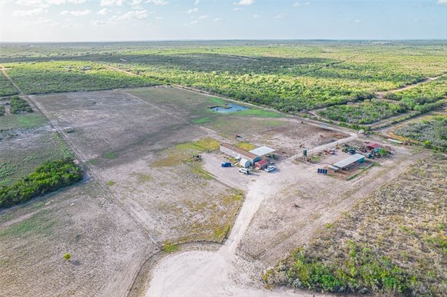161 Javelina Dr, George West, TX 78022