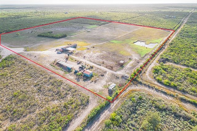 161 Javelina Dr, George West, TX 78022