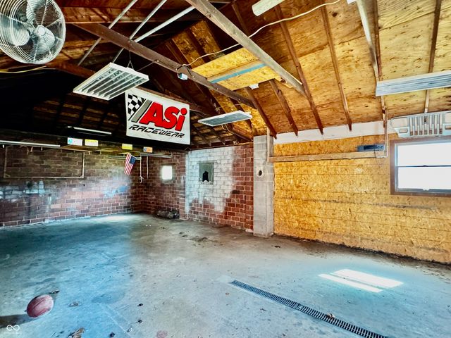 1154 S State Road 135, Brownstown, IN 47220