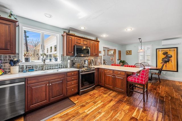 1252 Pleasant St, Brockton, MA 02301