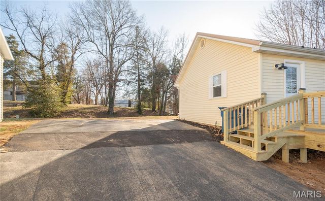 301 Cape Road, Bloomfield, MO 63825