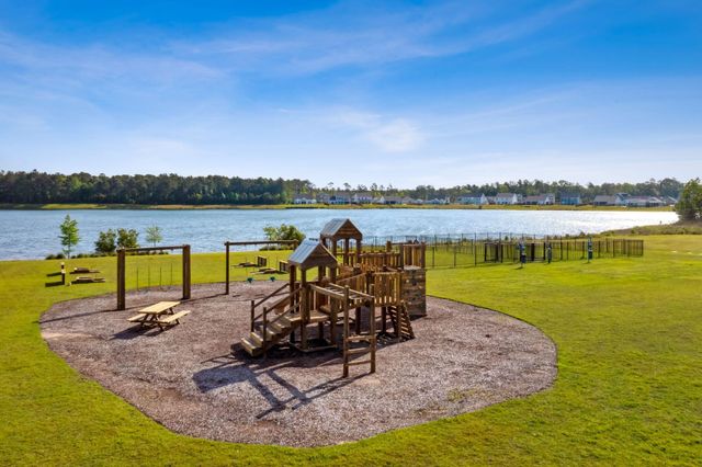 673 Pontoon Road, Huger, SC 29450