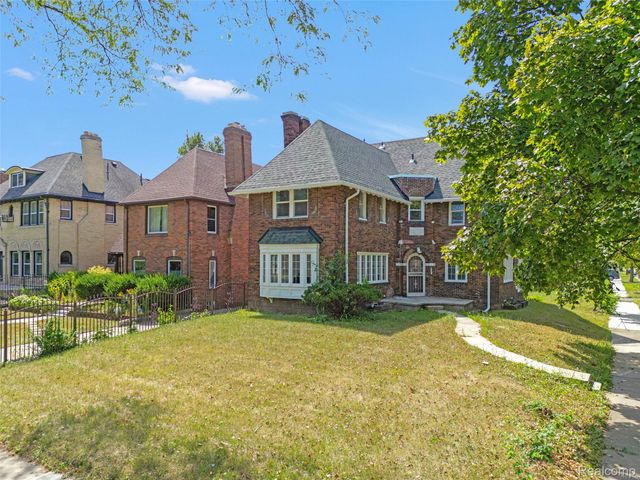 8951 La Salle Blvd, Detroit, MI 48206