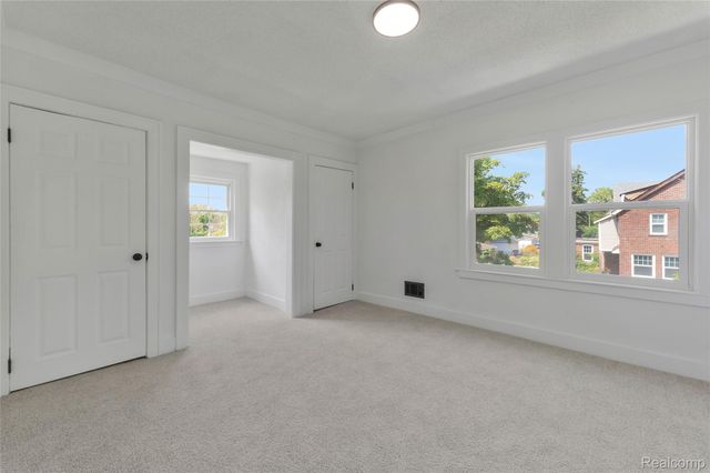8951 La Salle Blvd, Detroit, MI 48206