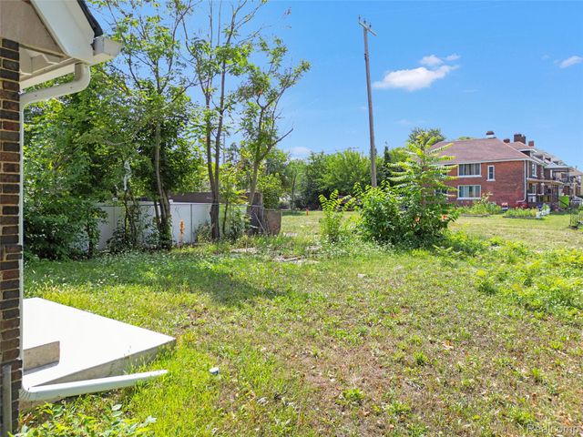 8951 La Salle Blvd, Detroit, MI 48206