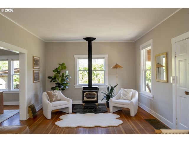 615 Se SPOKANE St, Portland, OR 97202