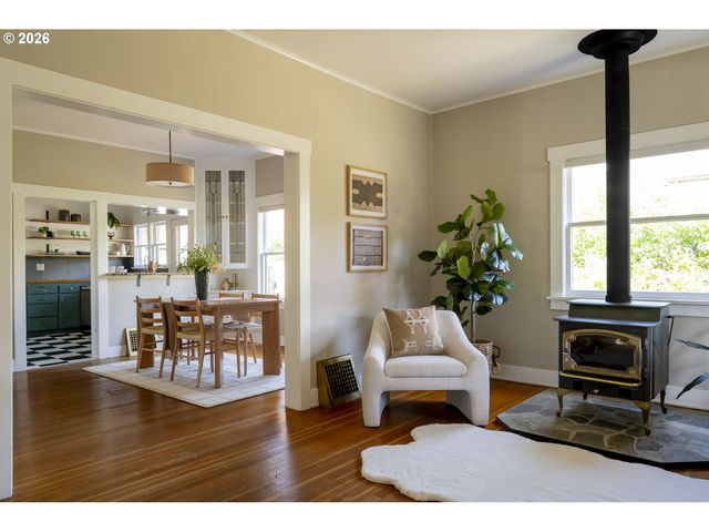 615 Se SPOKANE St, Portland, OR 97202