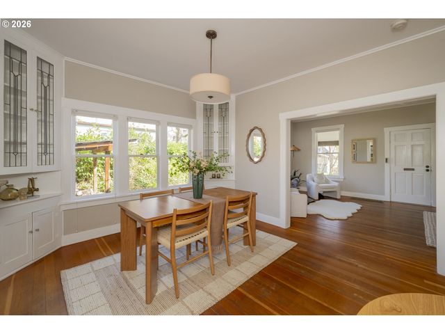 615 Se SPOKANE St, Portland, OR 97202