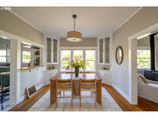 615 Se SPOKANE St, Portland, OR 97202