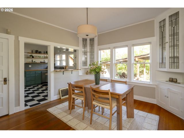 615 Se SPOKANE St, Portland, OR 97202