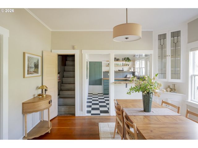 615 Se SPOKANE St, Portland, OR 97202