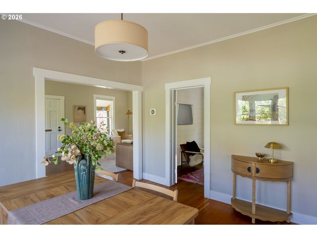 615 Se SPOKANE St, Portland, OR 97202