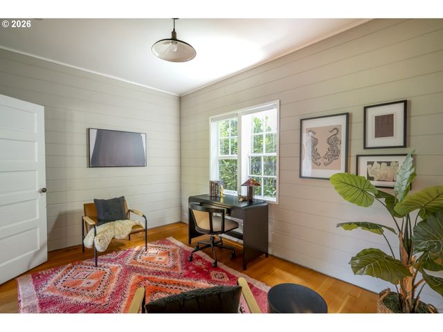 615 Se SPOKANE St, Portland, OR 97202