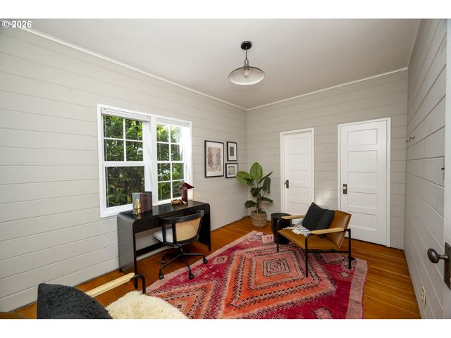 615 Se SPOKANE St, Portland, OR 97202