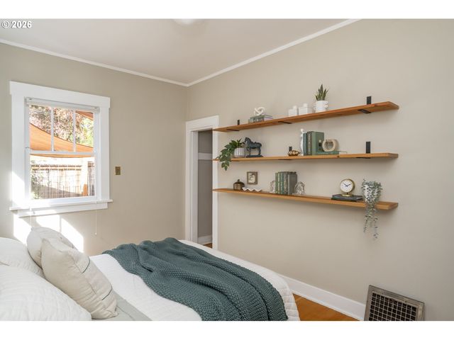 615 Se SPOKANE St, Portland, OR 97202