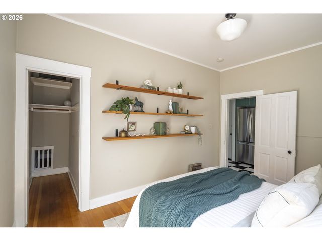 615 Se SPOKANE St, Portland, OR 97202