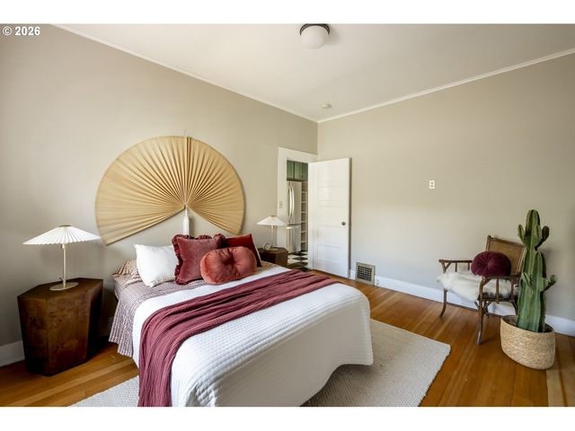 615 Se SPOKANE St, Portland, OR 97202