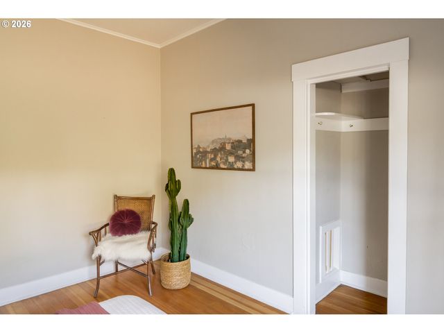 615 Se SPOKANE St, Portland, OR 97202