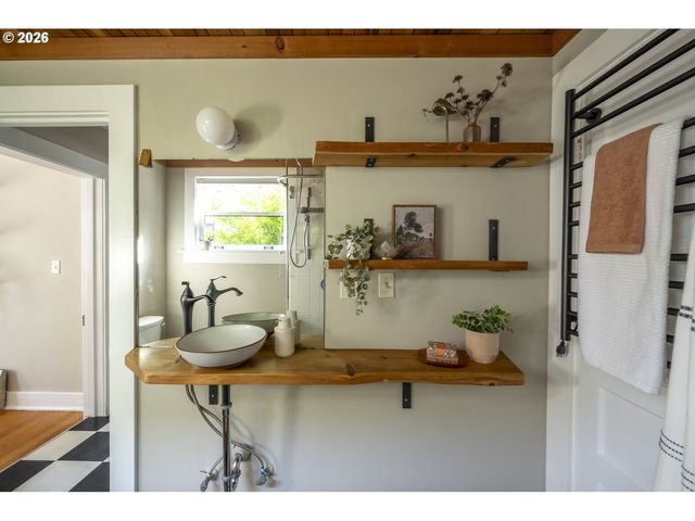 615 Se SPOKANE St, Portland, OR 97202