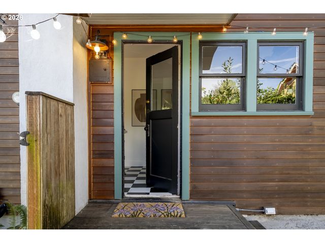 615 Se SPOKANE St, Portland, OR 97202