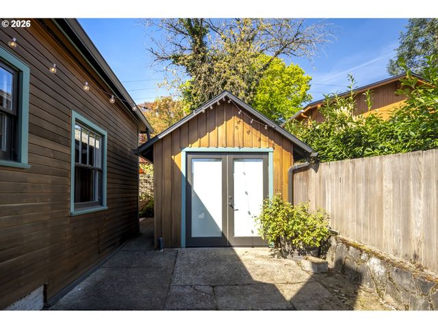 615 Se SPOKANE St, Portland, OR 97202