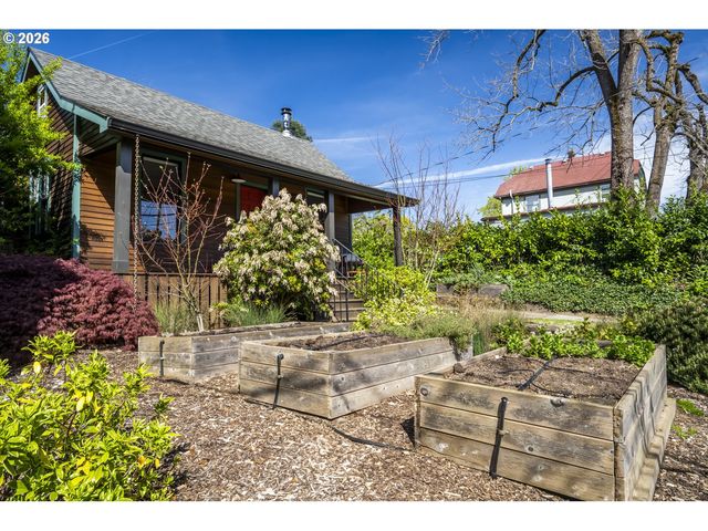 615 Se SPOKANE St, Portland, OR 97202