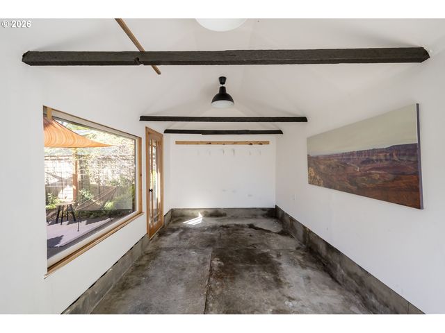 615 Se SPOKANE St, Portland, OR 97202