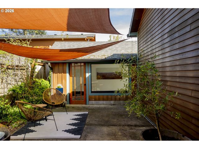 615 Se SPOKANE St, Portland, OR 97202