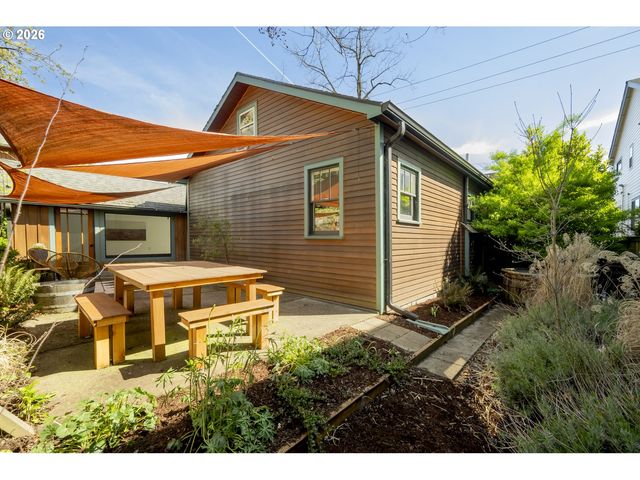 615 Se SPOKANE St, Portland, OR 97202