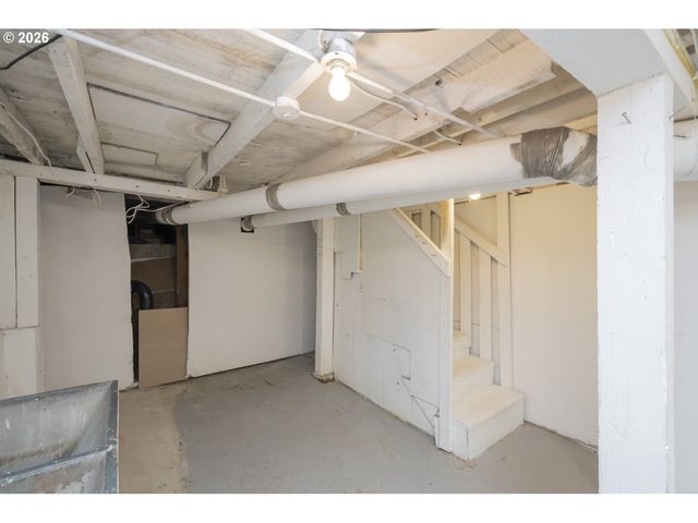 615 Se SPOKANE St, Portland, OR 97202