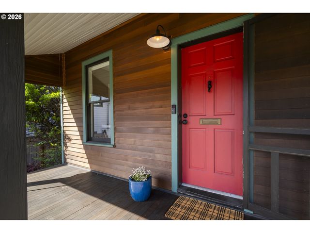 615 Se SPOKANE St, Portland, OR 97202