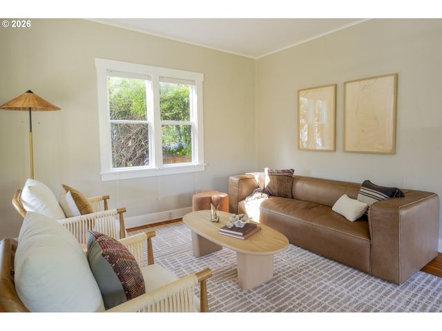 615 Se SPOKANE St, Portland, OR 97202