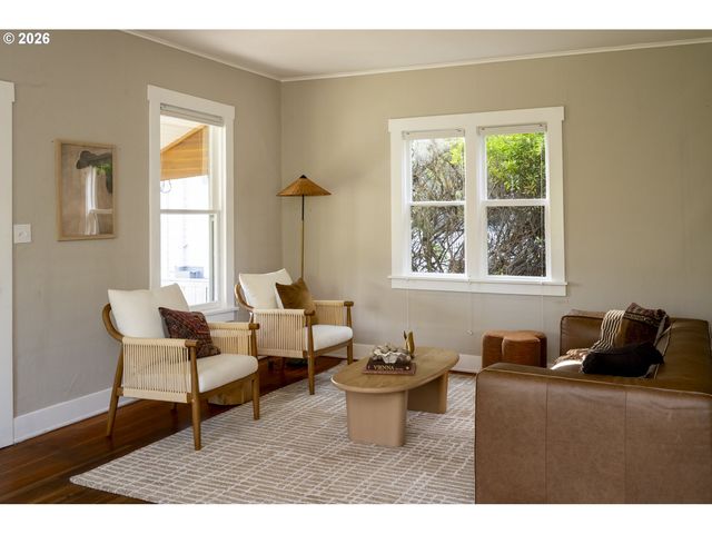 615 Se SPOKANE St, Portland, OR 97202