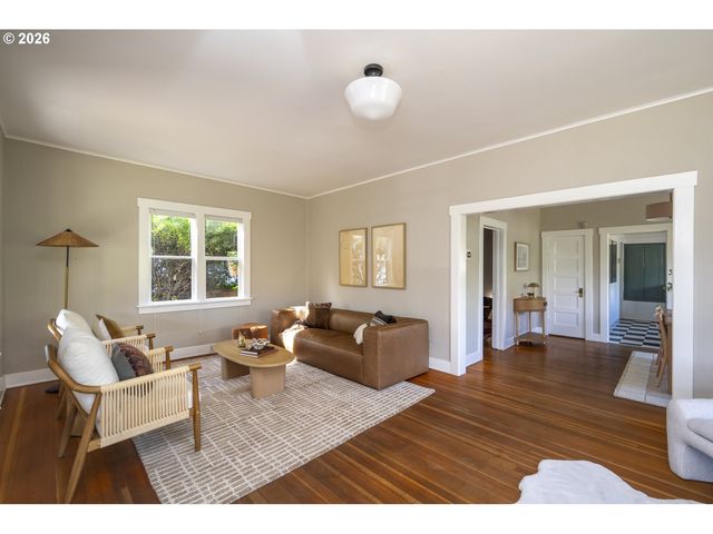 615 Se SPOKANE St, Portland, OR 97202