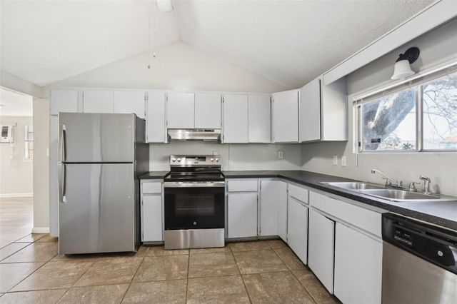 2010 E YUKON STREET, Tampa, FL 33604