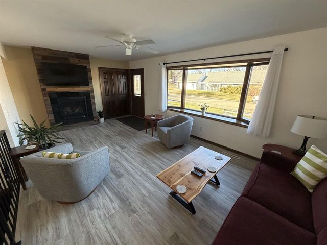 1303 Wexford Drive, Waunakee, WI 53597