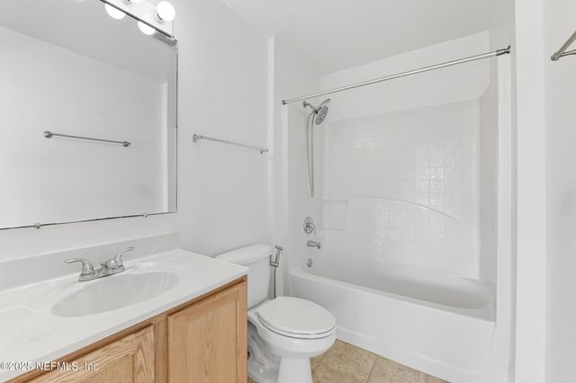 3762 VERDE GARDENS Circle, Jacksonville, FL 32218