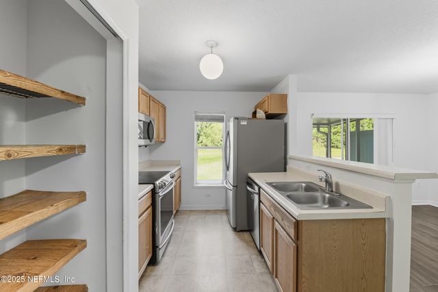 3762 VERDE GARDENS Circle, Jacksonville, FL 32218