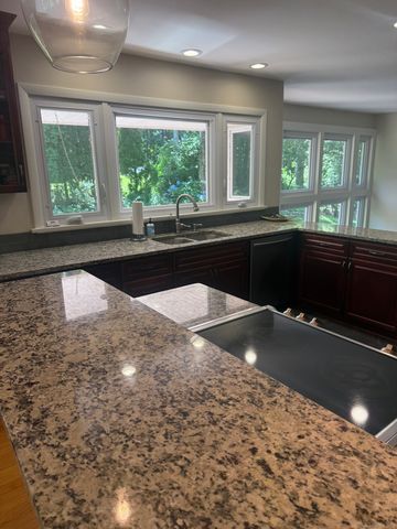 10 South Ledge Rock Road, East Lyme, CT 06357