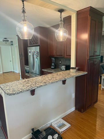 10 South Ledge Rock Road, East Lyme, CT 06357