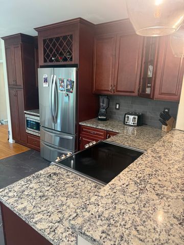 10 South Ledge Rock Road, East Lyme, CT 06357