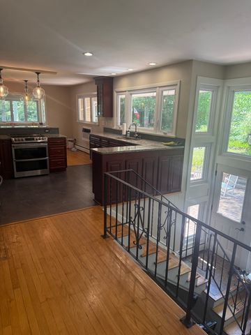 10 South Ledge Rock Road, East Lyme, CT 06357