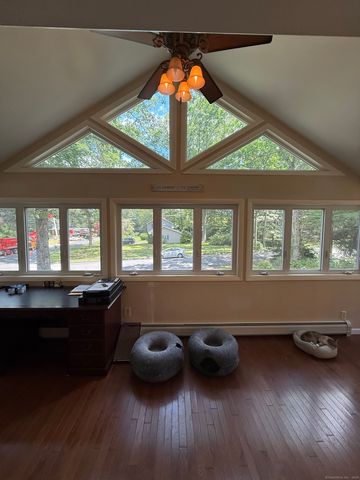 10 South Ledge Rock Road, East Lyme, CT 06357