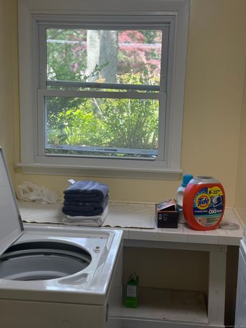 10 South Ledge Rock Road, East Lyme, CT 06357