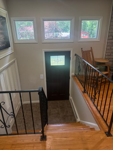 10 South Ledge Rock Road, East Lyme, CT 06357