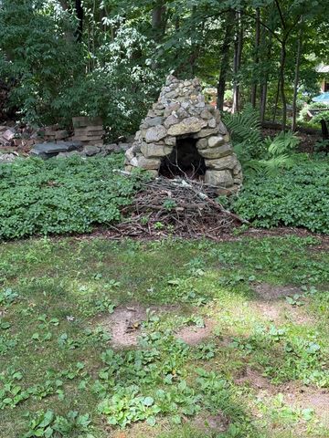 10 South Ledge Rock Road, East Lyme, CT 06357