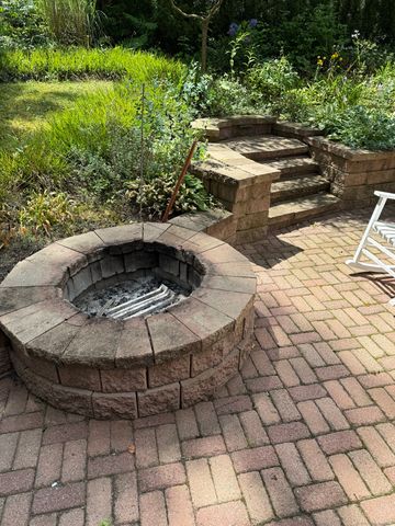 10 South Ledge Rock Road, East Lyme, CT 06357