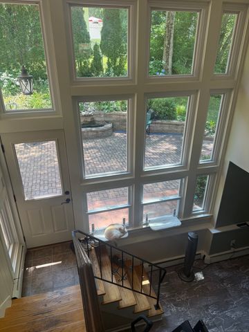 10 South Ledge Rock Road, East Lyme, CT 06357