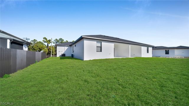 4991 Fairway CT, Lehigh Acres, FL 33973