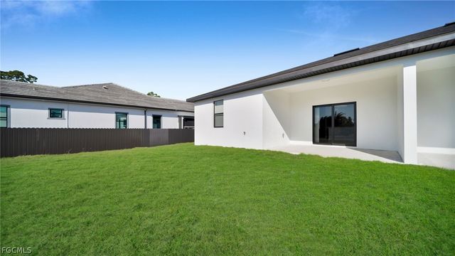 4991 Fairway CT, Lehigh Acres, FL 33973